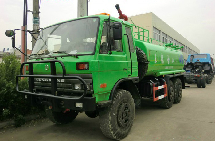 山區(qū)沙漠專(zhuān)用6驅(qū)東風(fēng)灑水車(chē)（運(yùn)水車(chē)）