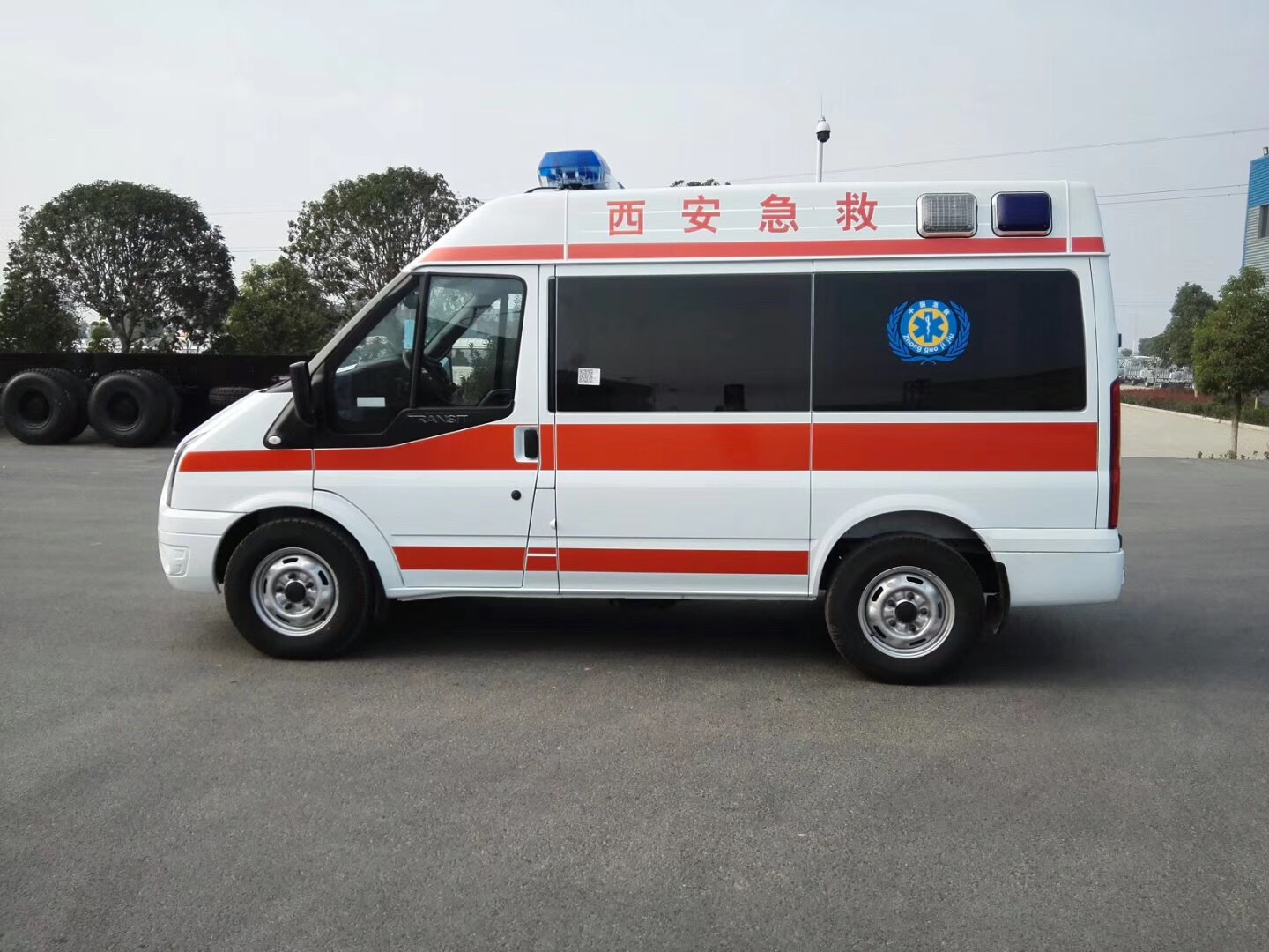 福特V348救護車(短軸中頂)