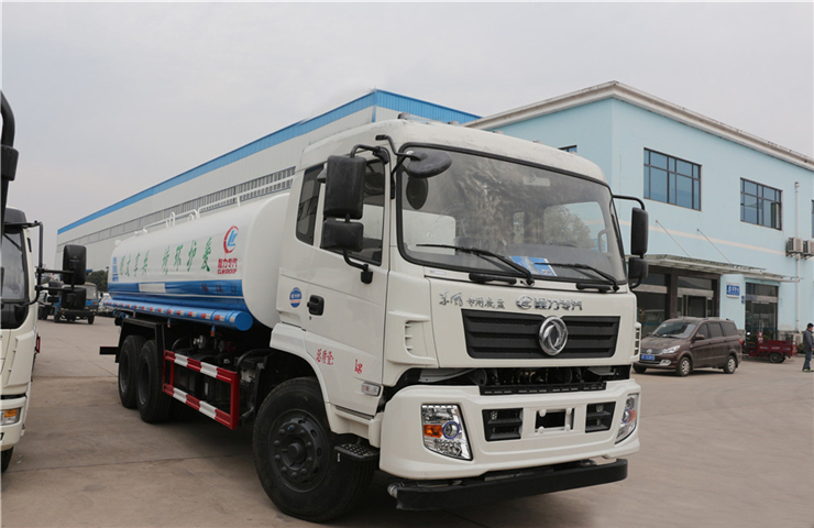 20方東風(fēng)專(zhuān)底綠化噴灑車(chē)
